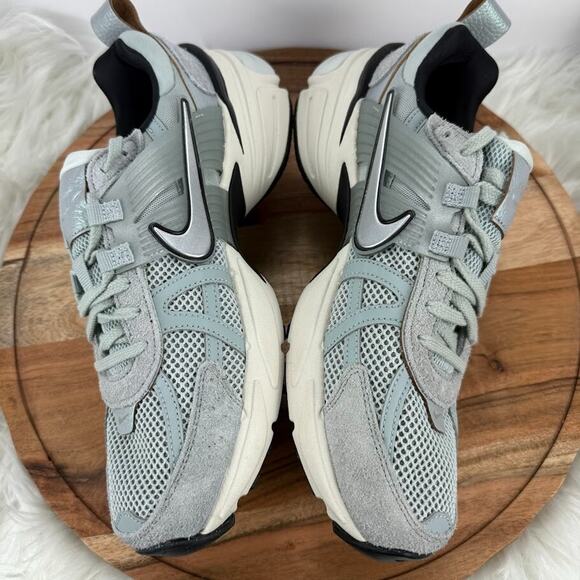 Nike V2K Run PRM Women's Size 10 Light Pumice Light Orewood FN6703-003‎ - Picture 7 of 8